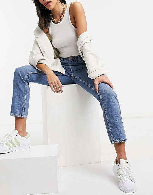 Women Reclaimed Vintage The 90s straight leg jean in mid stone wash 