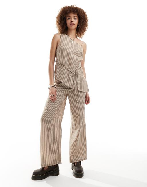 Reclaimed Vintage Coordinato con top a tunica con lacci incrociati e pantaloni dritti beige gessato ASOS