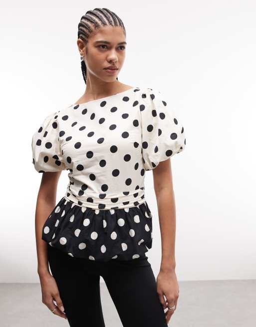 Reclaimed Vintage - Top con maniche a sbuffo nero e bianco a pois