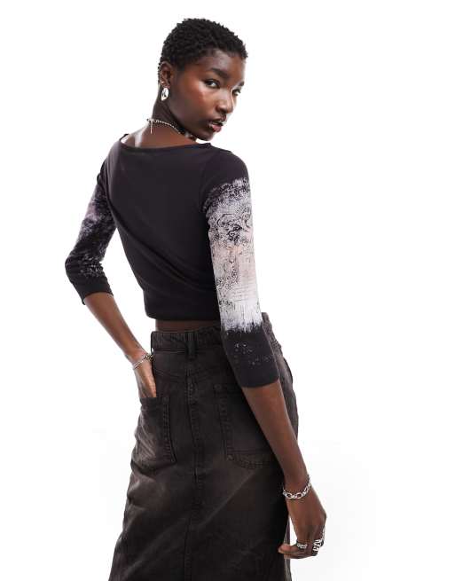 Reclaimed Vintage - Top con scollo a barchetta e stampa grunge, 2 di 4