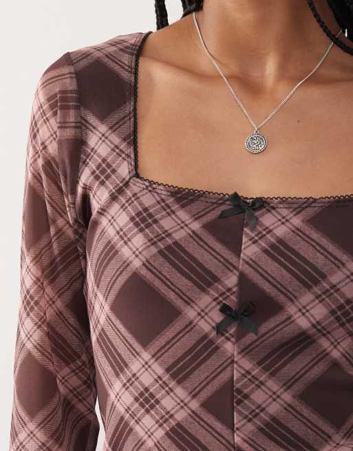 Reclaimed Vintage - Top in rete a maniche lunghe con spacchetto frontale e scollo squadrato rosa e bordeaux a quadri, 3 di 4