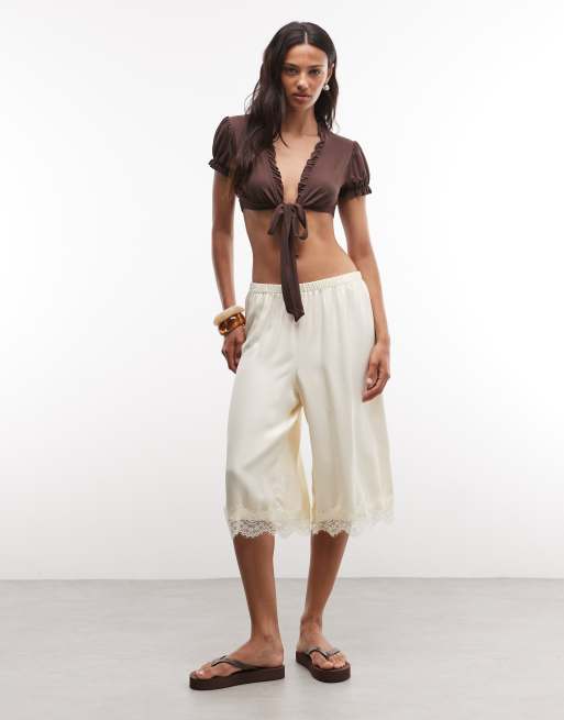 Reclaimed Vintage top med bindebånd foran og cropped længde i chokolade, 2 af 4