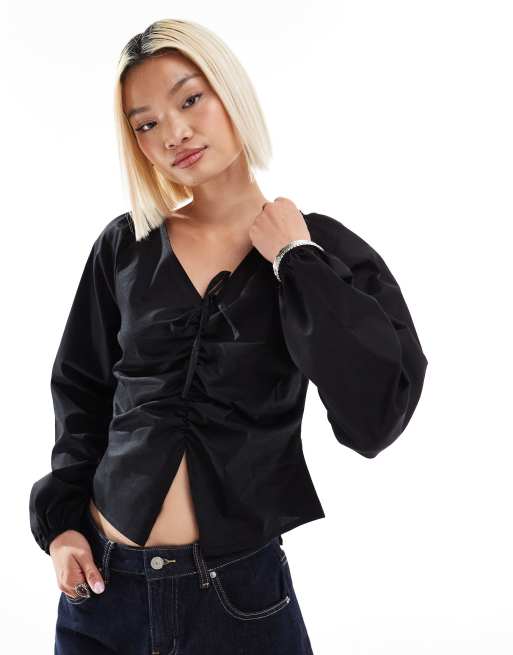 Reclaimed Vintage - Top nero a maniche lunghe allacciato sul davanti