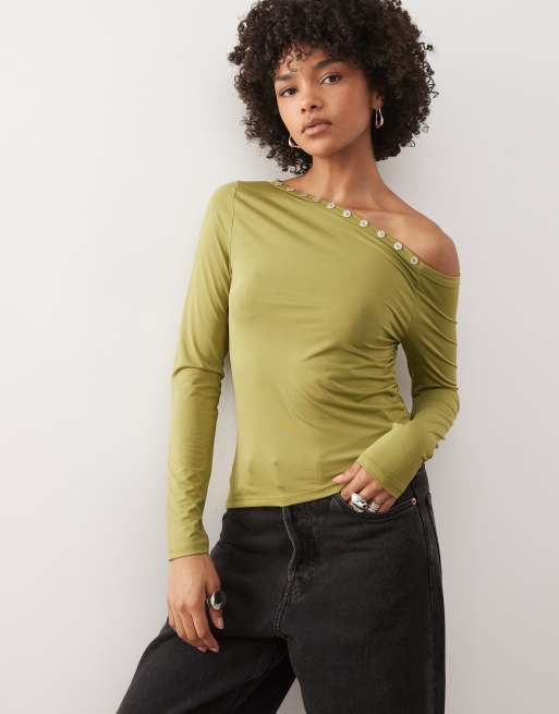 Reclaimed Vintage - Top van gladde stof met asymmetrische blote schouder en knoopjesdetail in groen