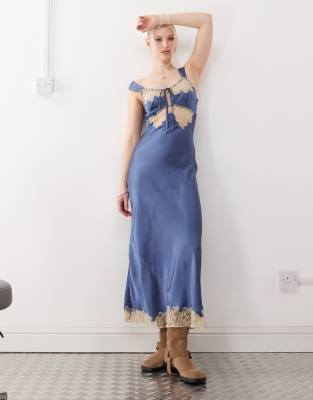 Reclaimed Vintage - Trägerkleid im Lingerie-Stil in Blau