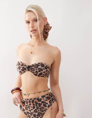 Reclaimed Vintage - Trägerloses Bikinioberteil mit Leopardenmuster und Knotendetail-Bunt