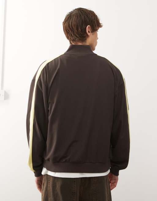 Reclaimed Vintage – Trainingsjacke in Braun mit seitlichem gelbem Streifen, 3 von 5