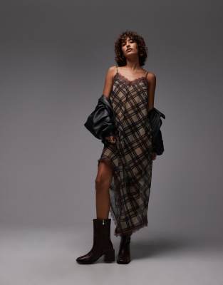 Reclaimed Vintage - Transparentes, kariertes Layering-Midikleid in Schokobraun mit asymmetrischem Saum-Bunt