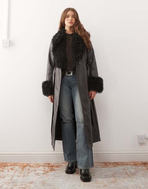 Reclaimed Vintage - Trenchcoat met leerlook, lange pasvorm en kraag en manchetten van imitatiebont in zwart - view 1