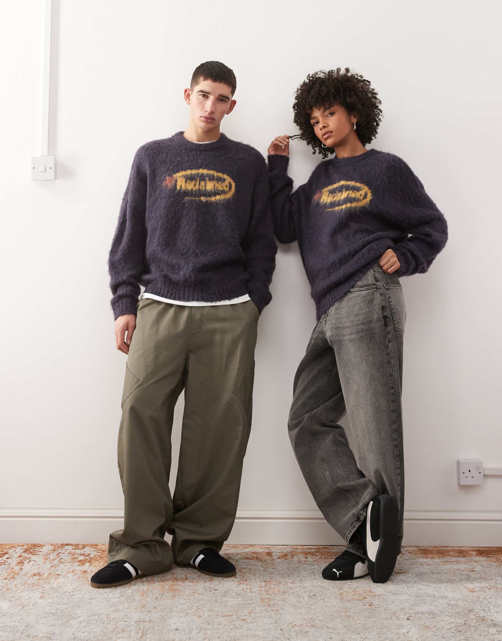 Восстановленный винтажный мужской свитер матовой вязки с квадратным вырезом лодочкой унисекс с логотипом темно-синего цвета