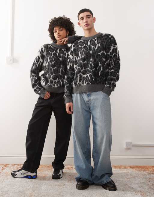 Reclaimed Vintage unisex boxy crew neck leopard print jumper in grey, 3 of 4