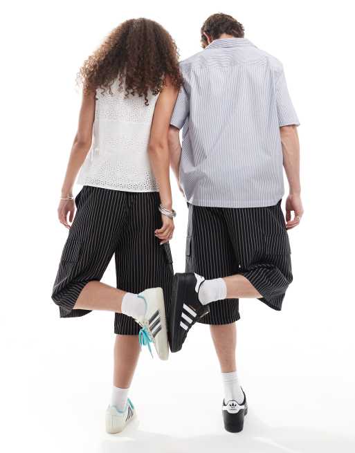 Reclaimed Vintage Unisex – Czarne szorty oversize w prążki