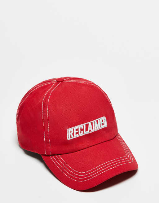 Reclaimed Vintage Unisex – Czerwona czapka z daszkiem i logo