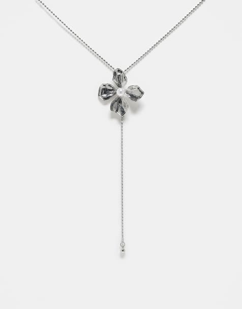 Reclaimed Vintage unisex drop pendant necklace with flower in silver - view 1