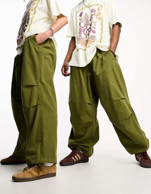 Reclaimed Vintage – Unisex-Fallschirmhose in Khaki mit Cargo-Taschen 