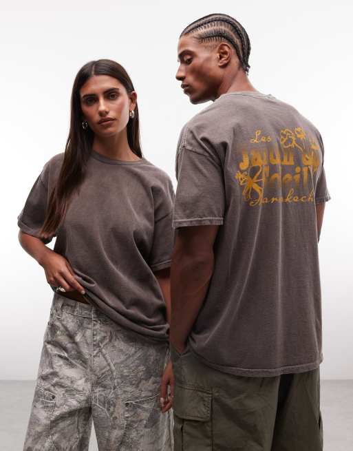 Reclaimed Vintage unisex grafisk T-shirt i chokolade, 1 af 4