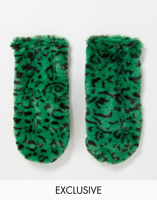 Reclaimed Vintage unisex green leopard print faux fur gloves