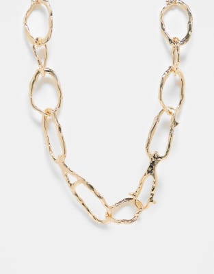 Reclaimed Vintage - Unisex-Halskette aus goldfarbenem Metall mit gehämmertem Design