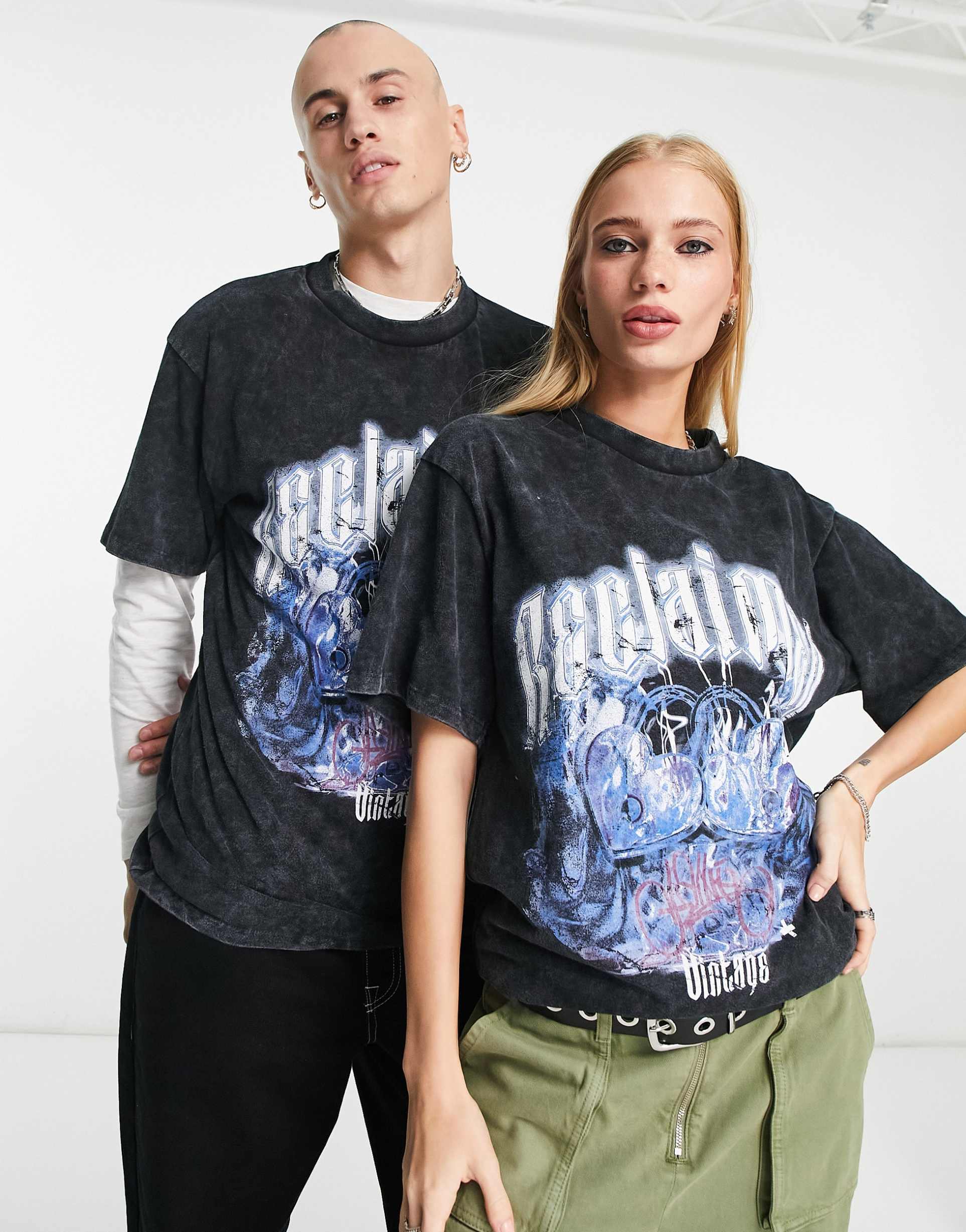 Reclaimed Vintage unisex heart lock t-shirt in washed black view 3