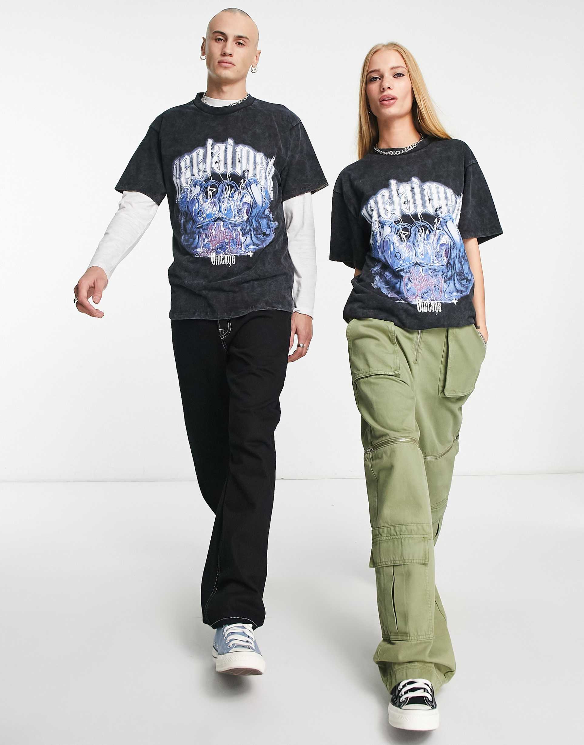 Reclaimed Vintage unisex heart lock t-shirt in washed black view 4