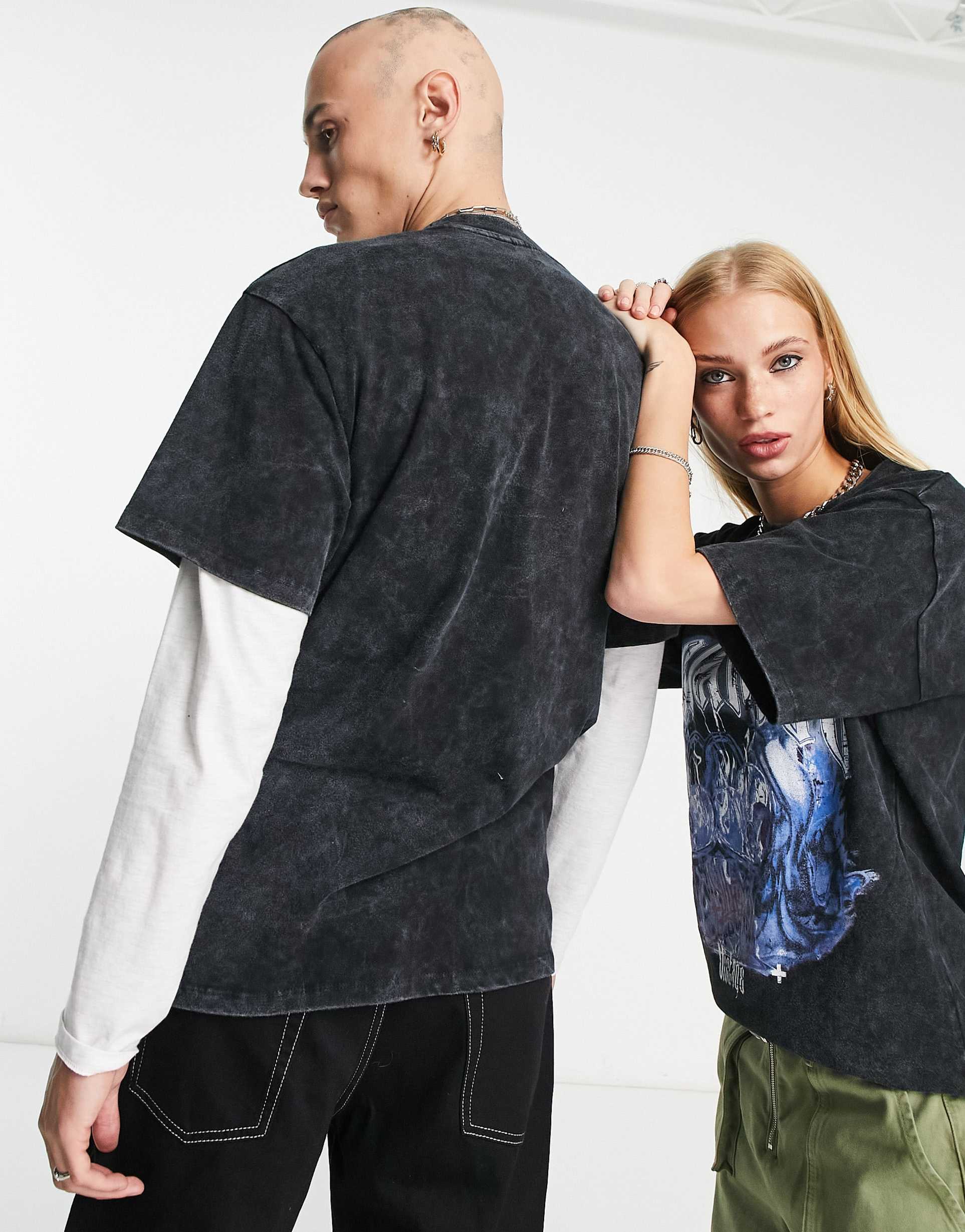 Reclaimed Vintage unisex heart lock t-shirt in washed black