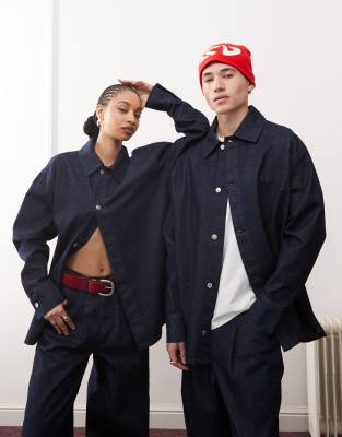 Reclaimed Vintage - Unisex-Jeanshemd in indigoblauer Rinse-Waschung mit Oversize-Schnitt