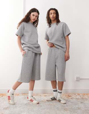 Reclaimed Vintage - Unisex-Jorts aus Jersey-Sweatshirt-Stoff in meliertem Grau, Kombiteil