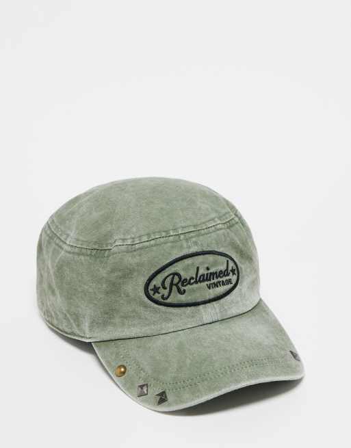 Reclaimed Vintage – Unisex-Kappe in Khaki im Bakerboy-Stil mit Logo und Nietendetails 