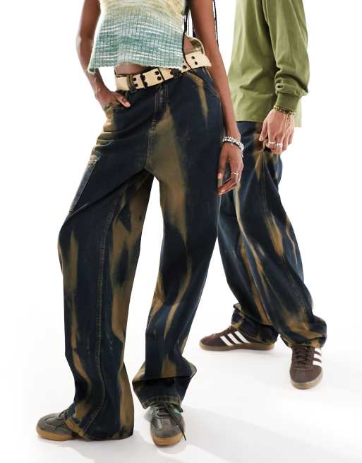 Reclaimed Vintage Unisex – Obszerne jeansy w kolorze indygo z abstrakcyjnym spranym wzorem 