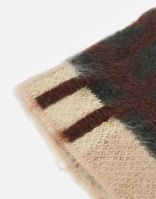 Reclaimed Vintage - Unisex pluizige geruite beanie in bruin , 2 van 3