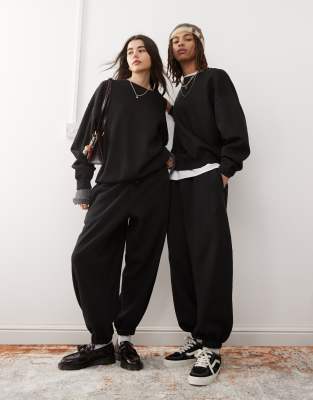 unisex relaxed sweatpants in black-Gray