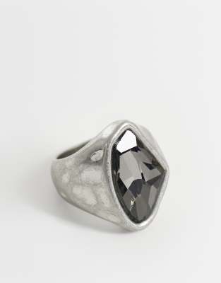 Reclaimed Vintage - Unisex-Ring in geschmolzener Silberoptik mit Schmuckstein