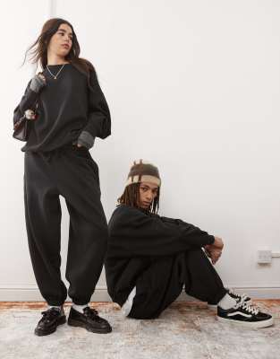 Reclaimed Vintage – Unisex-Set aus Sweatshirt-Stoff in Schwarz mit Oversize-Schnitt - view 1