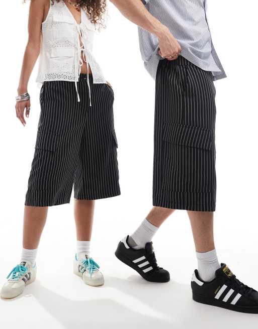Reclaimed Vintage – Unisex-Shorts in gestreiftem Schwarz mit Oversize-Schnitt, 4 von 4