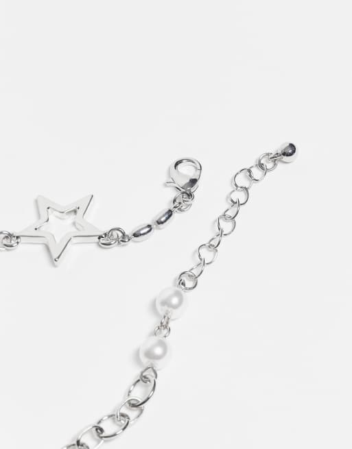 Reclaimed Vintage – Unisex – Silverfärgat armband med blandade hängen, 3 av 3