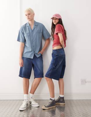Reclaimed Vintage - Unisex-Skater-Shorts aus Denim in blauer Waschung