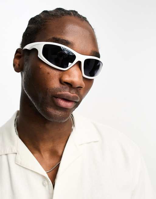 Reclaimed Vintage – Unisex-Sportsonnenbrille in Weiß mit Wrap-around-Gestell, 3 von 4