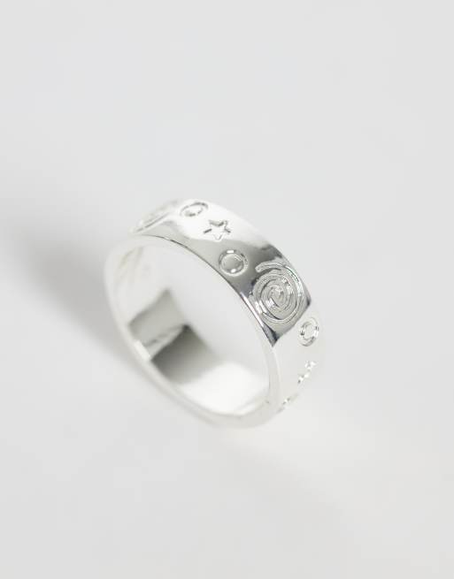 Reclaimed Vintage unisex star hammered rings 2 pack in silver, 3 of 3
