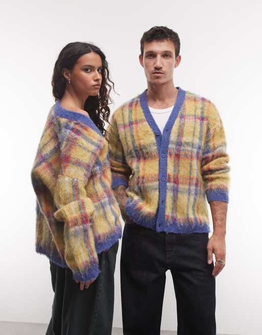 Reclaimed Vintage unisex stickad borstad kofta med v-ringning i rutigt, 1 av 4