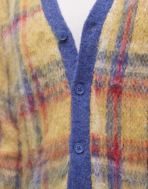 Reclaimed Vintage unisex stickad borstad kofta med v-ringning i rutigt, 2 av 4