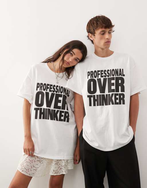 Reclaimed Vintage – Unisex-T-Shirt in Weiß mit „Professional Over Thinker“-Grafikprint