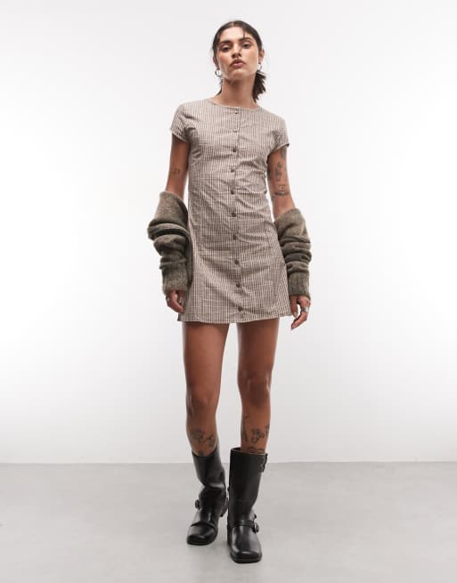 Reclaimed Vintage - vestido mini de algodón con botones delanteros a cuadros marrones