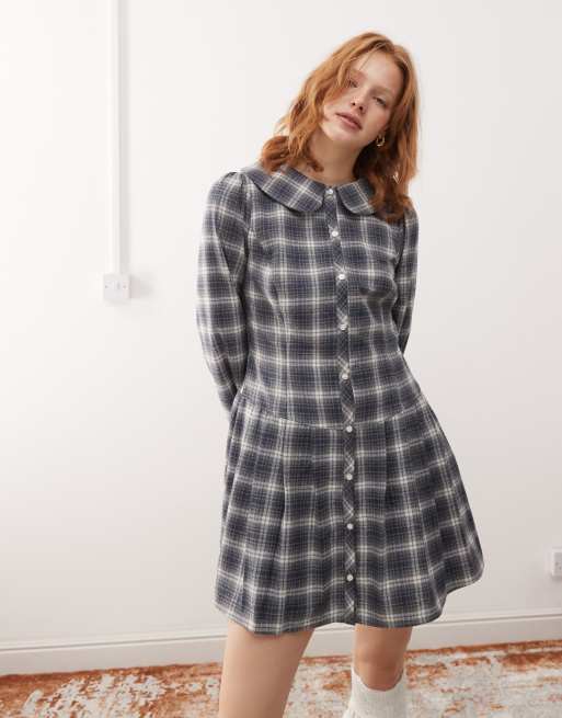 Reclaimed Vintage - Vestito corto a pieghe blu a quadri con vita scesa e colletto