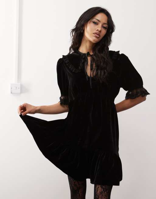 Reclaimed Vintage - Vestito da giorno corto in velluto con colletto