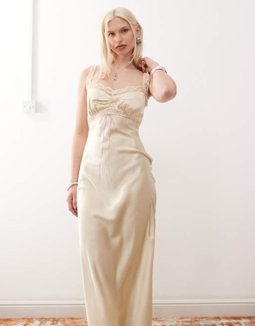 Reclaimed Vintage - Vestito sottoveste lungo color crema con finiture rosa a contrasto
