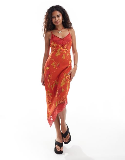 Reclaimed Vintage - Vestito sottoveste midi a canottiera con fondo asimmetrico arancione a fiori