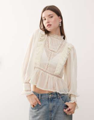 Reclaimed Vintage - Victoriana - Hochgeschlossene Bluse in Weiß