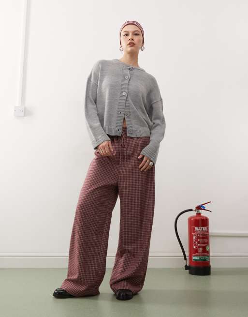 Reclaimed Vintage – Vinröda, rutiga byxor med avslappnad, baggy passform och resårmidja