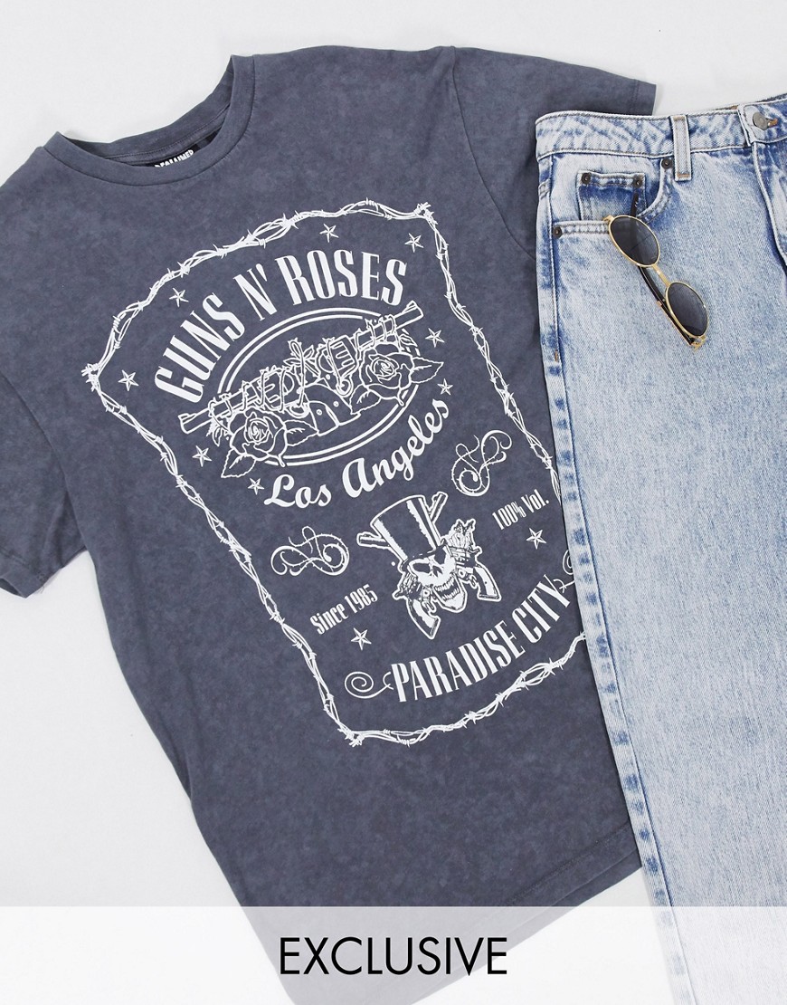 Reclaimed Vintage – Vintageinspirerad, mörkgrå t-shirt i tvättat material med Guns and Roses-tryck