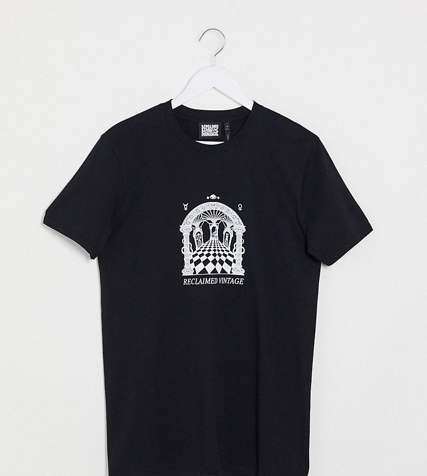 Reclaimed Vintage – Vintageinspirerad, svart t-shirt med mystiskt grekiskt mönster